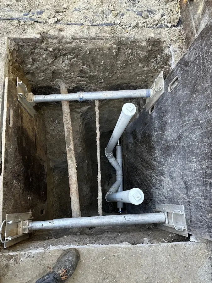Experienced plumber completing Drain Cleaning work in St. Rose